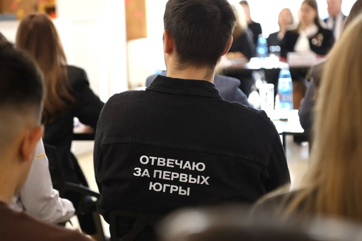 Глава города Дмитрий Кощенко провел заседание Координационного совета по взаимодействию с Общероссийским движением детей и молодежи «Движение первых» Глава города Дмитрий Кощенко провел заседание Координационного совета по взаимодействию с Общероссийским движением детей и молодежи «Движение первых»