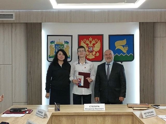 В Лангепасе юным жителям торжественно вручили первые паспорта В Лангепасе юным жителям торжественно вручили первые паспорта