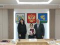 В Лангепасе юным жителям торжественно вручили первые паспорта