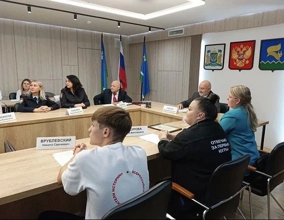 В Лангепасе юным жителям торжественно вручили первые паспорта В Лангепасе юным жителям торжественно вручили первые паспорта