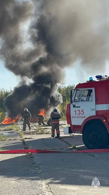 В Когалыме отработали действия при чрезвычайной ситуации в аэропорту В Когалыме отработали действия при чрезвычайной ситуации в аэропорту
