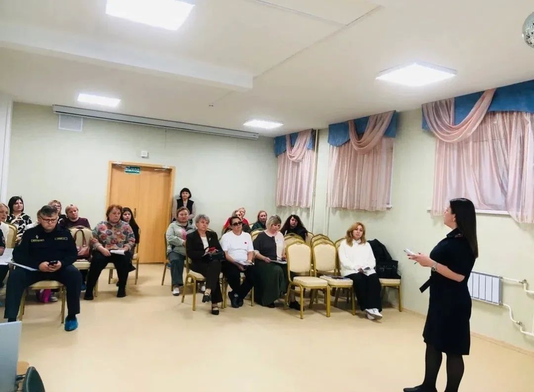 В Сургутском районе полицейские обсудили с замещающими семьями цифровую безопасность детей В Сургутском районе полицейские обсудили с замещающими семьями цифровую безопасность детей