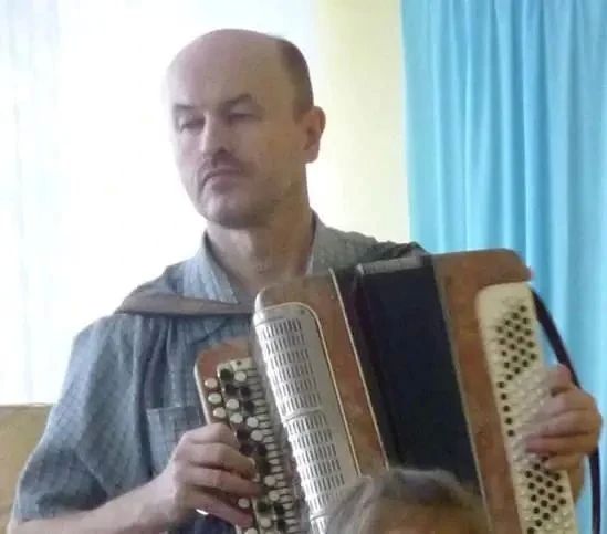 В рамках нашей рубрики #ЛицаНашегоГорода представляем Владимира Кравченко - человека, который учит детей слышать музыку В рамках нашей рубрики #ЛицаНашегоГорода представляем Владимира Кравченко - человека, который учит детей слышать музыку