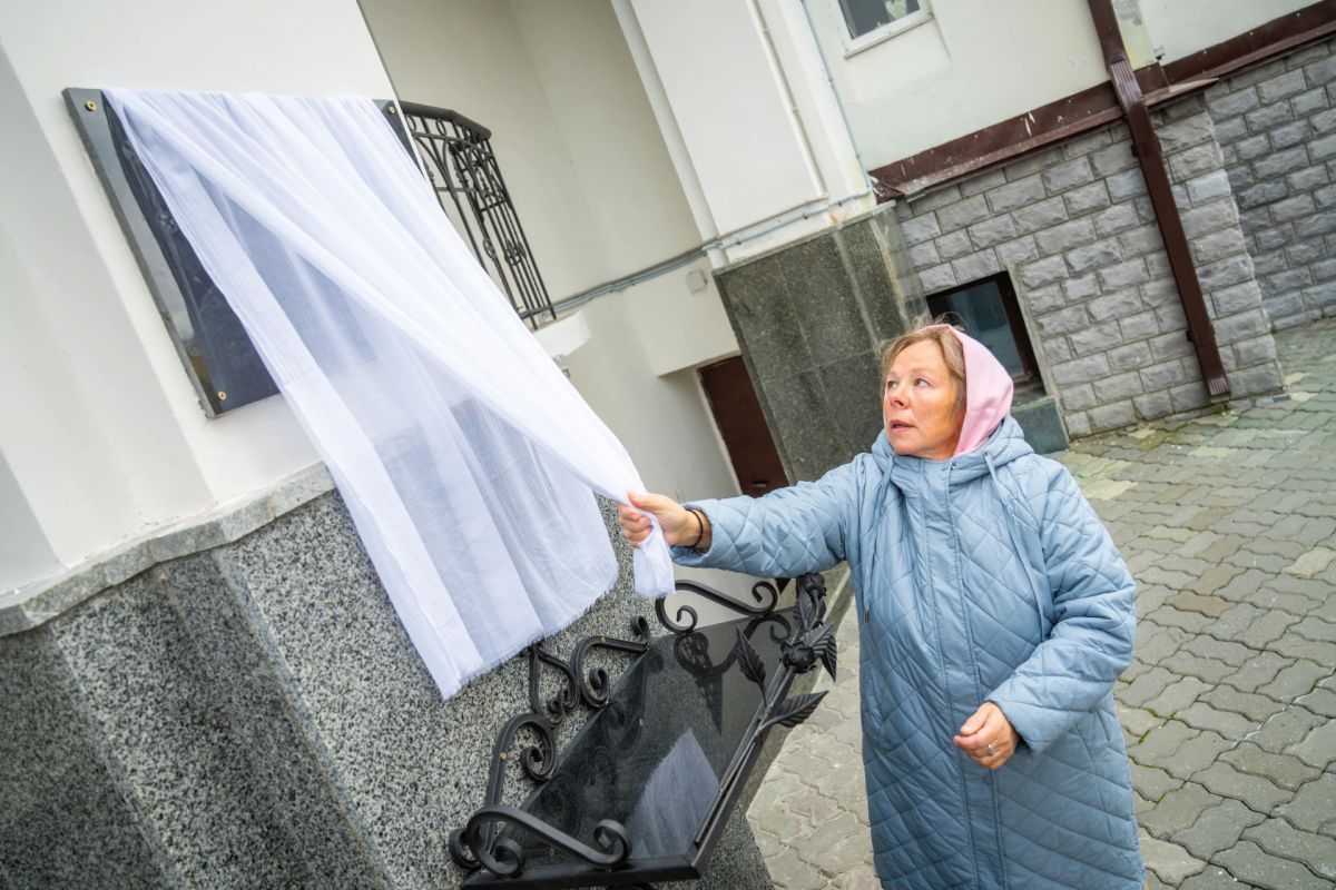 В Ханты-Мансийске увековечили память о защитнике Родины В Ханты-Мансийске увековечили память о защитнике Родины