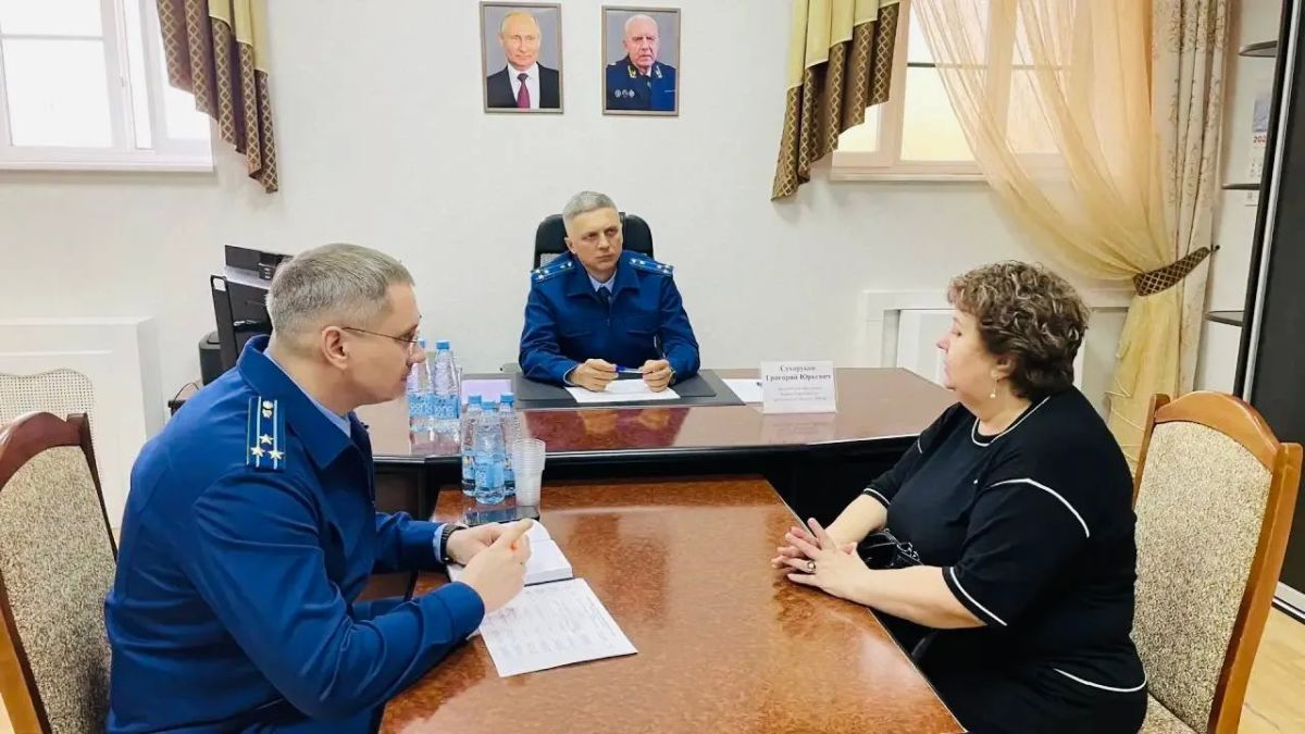 Заместитель прокурора Югры Григорий Сухоруков провел прием граждан в Лангепасе и Покачах Заместитель прокурора Югры Григорий Сухоруков провел прием граждан в Лангепасе и Покачах
