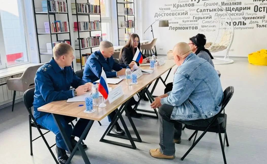Заместитель прокурора Югры Григорий Сухоруков провел прием граждан в Лангепасе и Покачах Заместитель прокурора Югры Григорий Сухоруков провел прием граждан в Лангепасе и Покачах