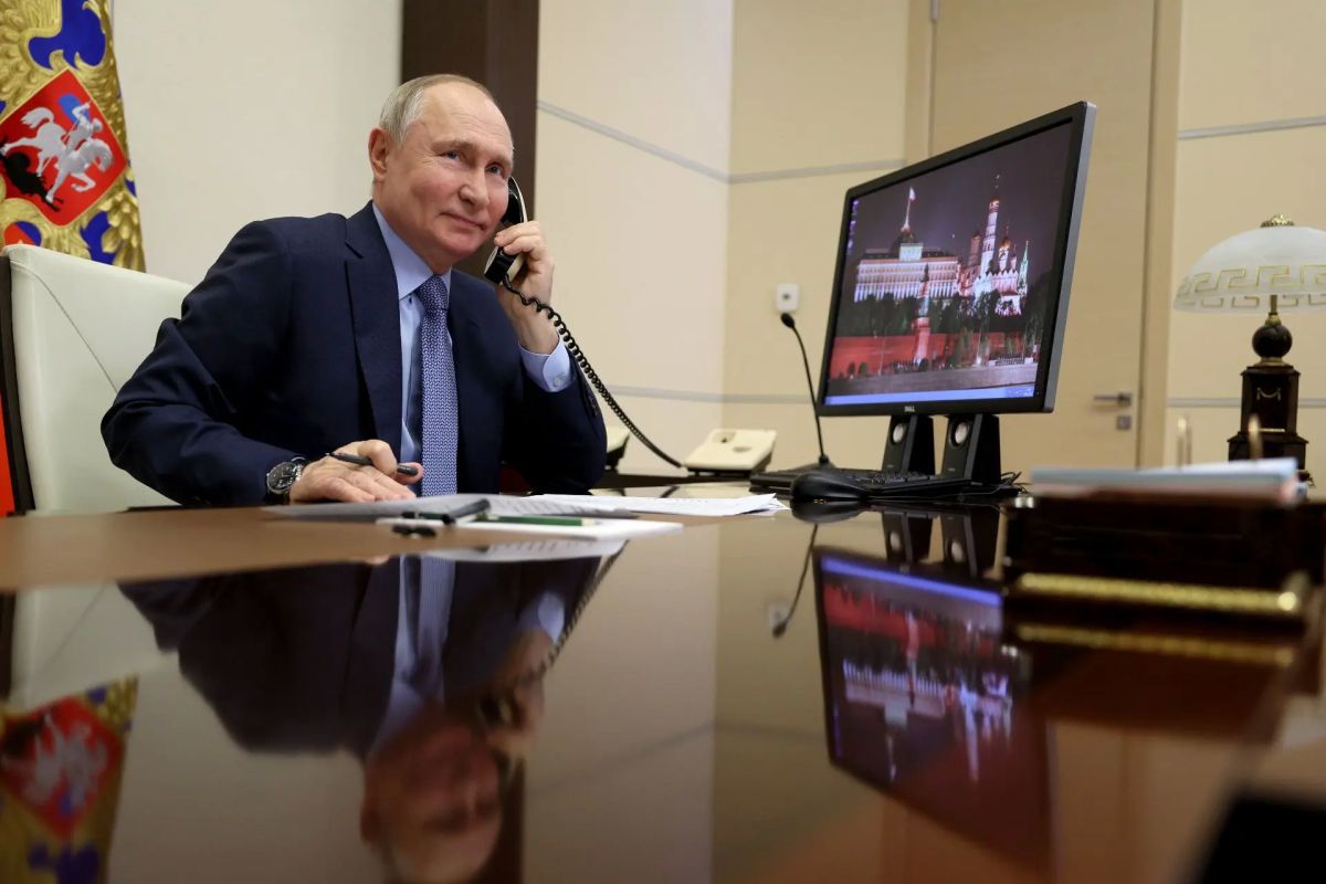 Президенту Владимиру Путину сегодня исполнилось 74 года