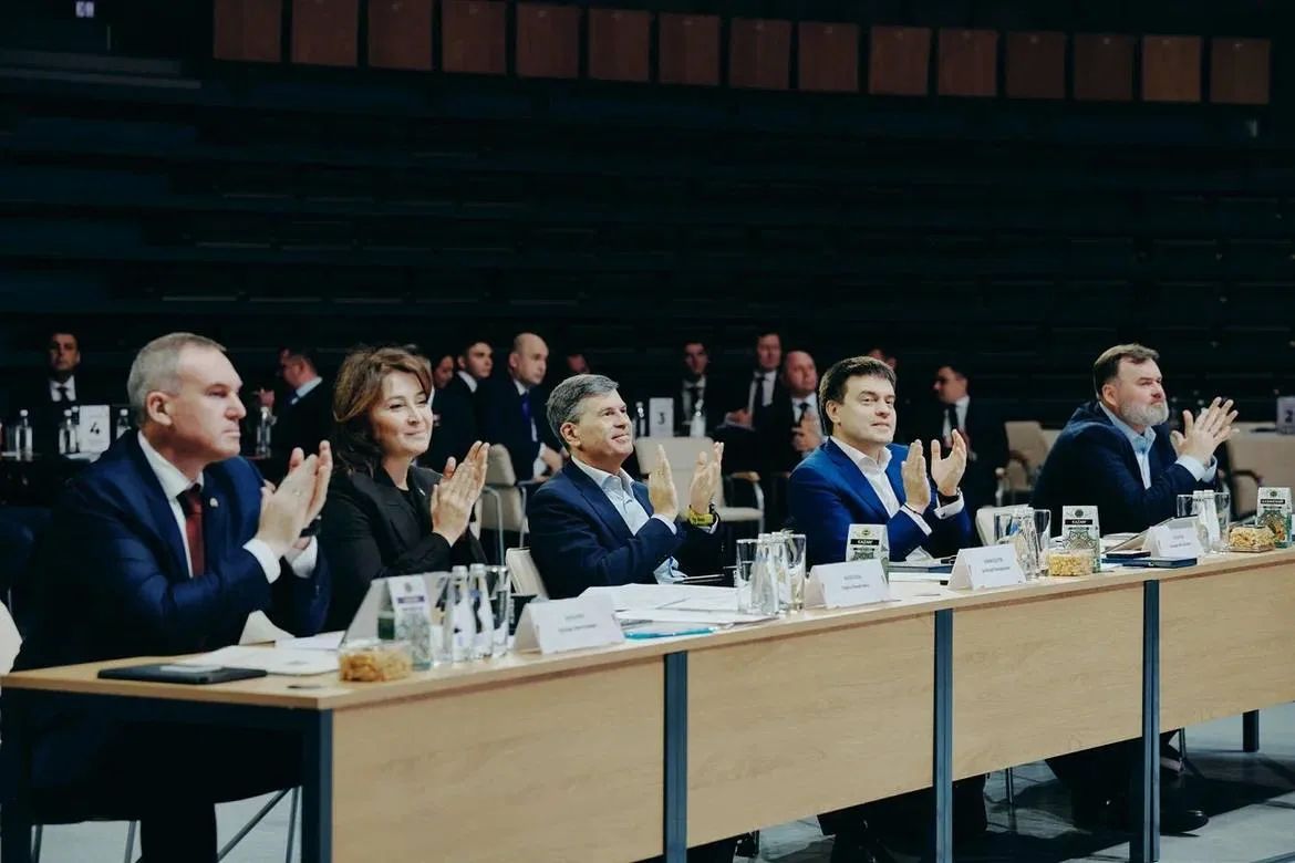 Губернатор Югры Руслан Кухарук принял участие в итоговой защите проектов второго потока программы «Время героев» в Мастерской управления «Сенеж» Губернатор Югры Руслан Кухарук принял участие в итоговой защите проектов второго потока программы «Время героев» в Мастерской управления «Сенеж»