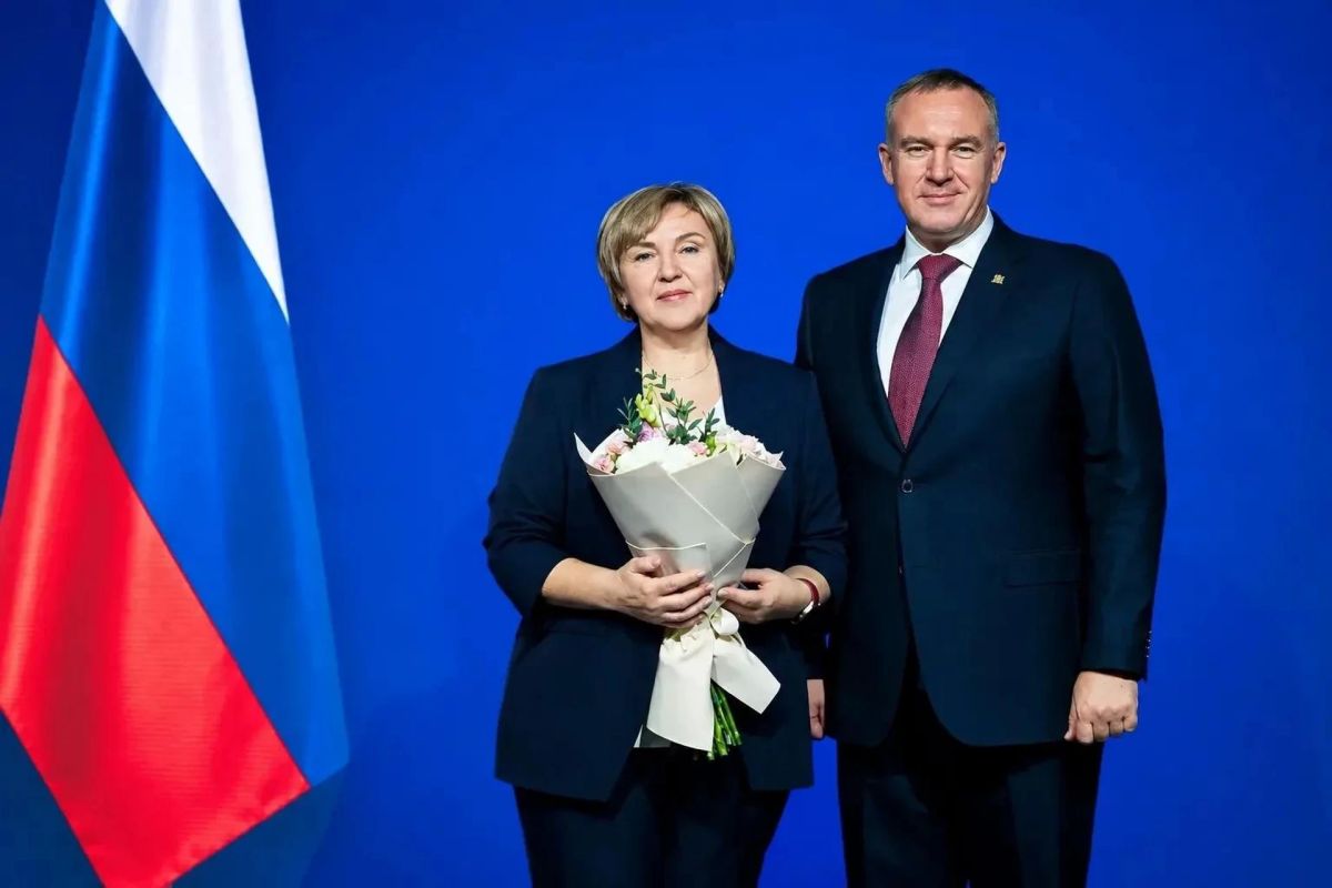 Педагог из Югры получила звание «Почетный работник сферы образования РФ»