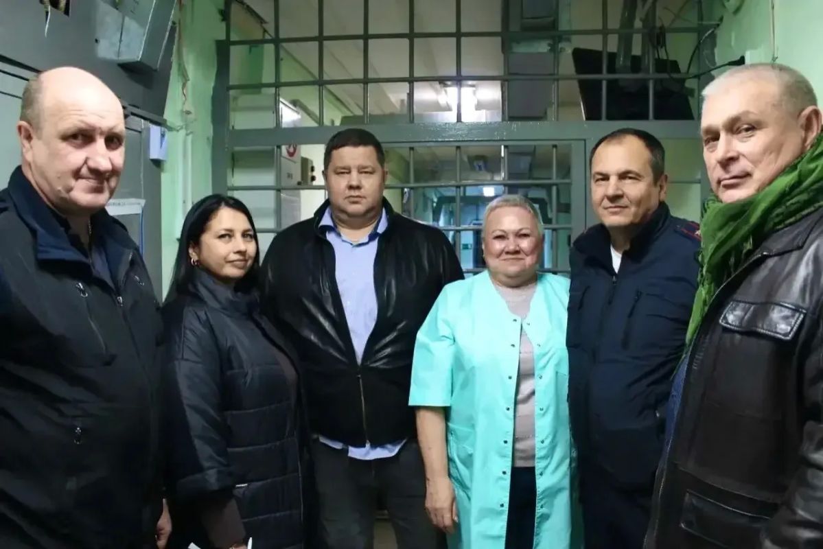 В Радужном представители общественники посетили изолятор временного содержания полиции В Радужном представители общественники посетили изолятор временного содержания полиции