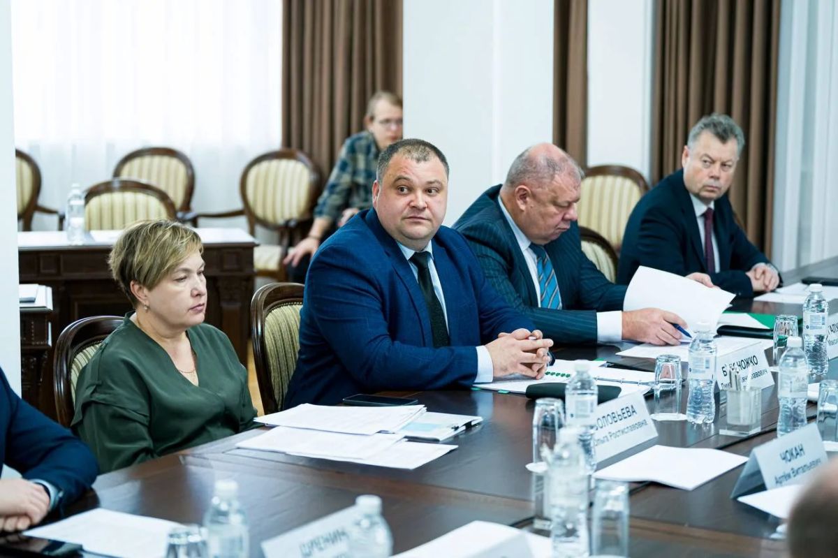 В правительстве Югры обсудили готовность дорог к зимнему сезону В правительстве Югры обсудили готовность дорог к зимнему сезону