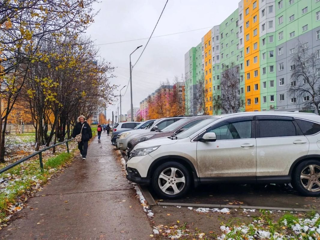 В Нижневартовске обустраивают новые парковочные места для автомобилей