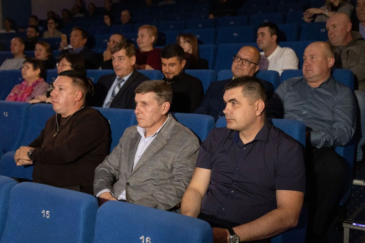 В Сургуте состоялась церемония награждения работников дорожного хозяйства и автомобильного транспорта В Сургуте состоялась церемония награждения работников дорожного хозяйства и автомобильного транспорта