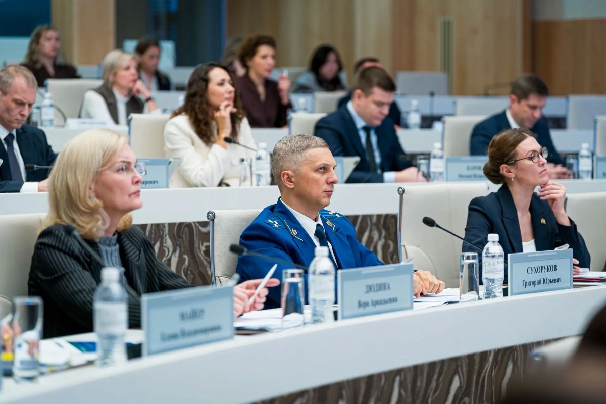 Руслан Кухарук: На заседании Комитета по проектному управлению и мониторингу социальноэкономического развития Югры вместе с руководителями региональных ведомств рассмотрели результаты реализации государственных программ и... Руслан Кухарук: На заседании Комитета по проектному управлению и мониторингу социальноэкономического развития Югры вместе с руководителями региональных ведомств рассмотрели результаты реализации государственных программ и...