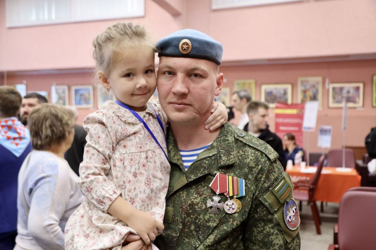 Дмитрий Кощенко: Принял участие в открытии Ярмарки вакансий для ветеранов Специальной военной операции Дмитрий Кощенко: Принял участие в открытии Ярмарки вакансий для ветеранов Специальной военной операции