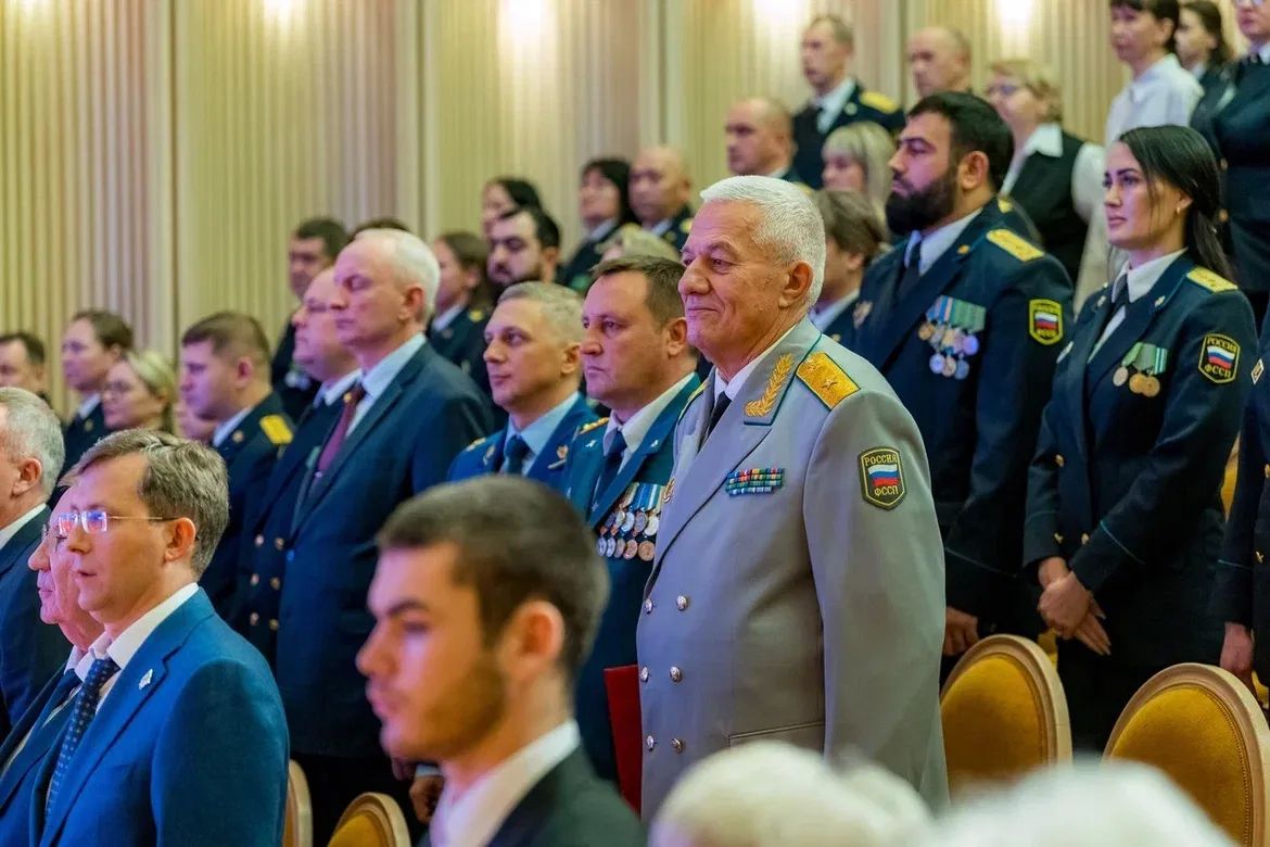 Руслан Кухарук: Поздравил сотрудников и ветеранов управления Федеральной службы судебных приставов по Югре с профессиональным праздником Руслан Кухарук: Поздравил сотрудников и ветеранов управления Федеральной службы судебных приставов по Югре с профессиональным праздником