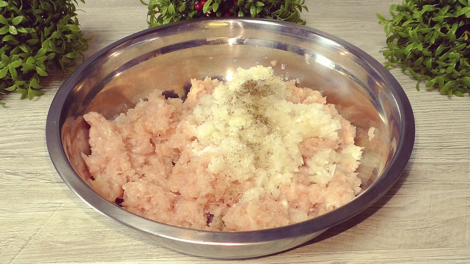 Пирожки с мясом: быстрая и вкусная альтернатива на каждый день