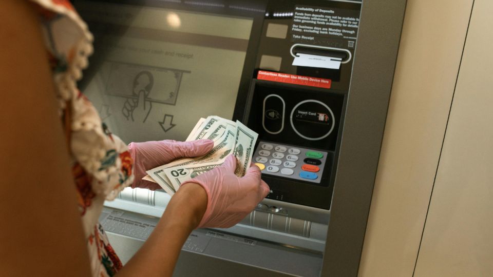 ЦБ предупреждает: как не стать жертвой мошенников в интернете