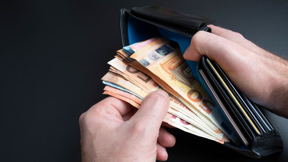 Как защитить свои подаренные деньги от дележа при разводе