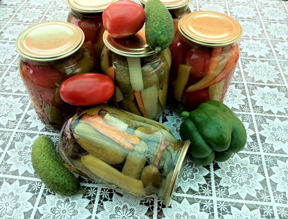 Заготовки на зиму: как бабушкины рецепты с аспирином вернулись в моду