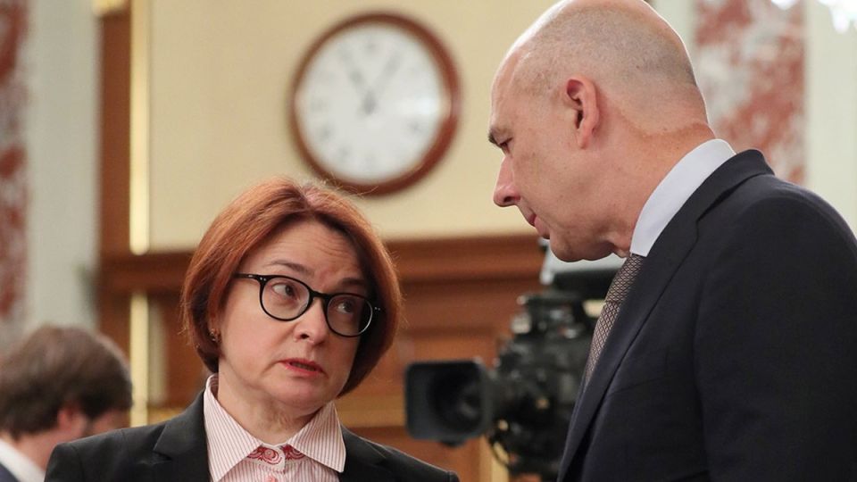 Обесценивание рубля: прогнозы экономистов на осень