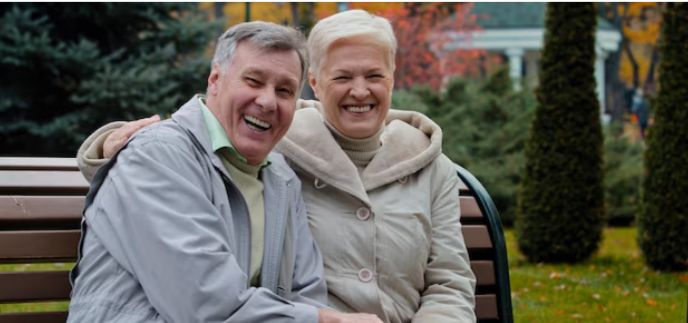 Пенсии женщин в России впервые превысили мужские: что стоит за этим трендом?