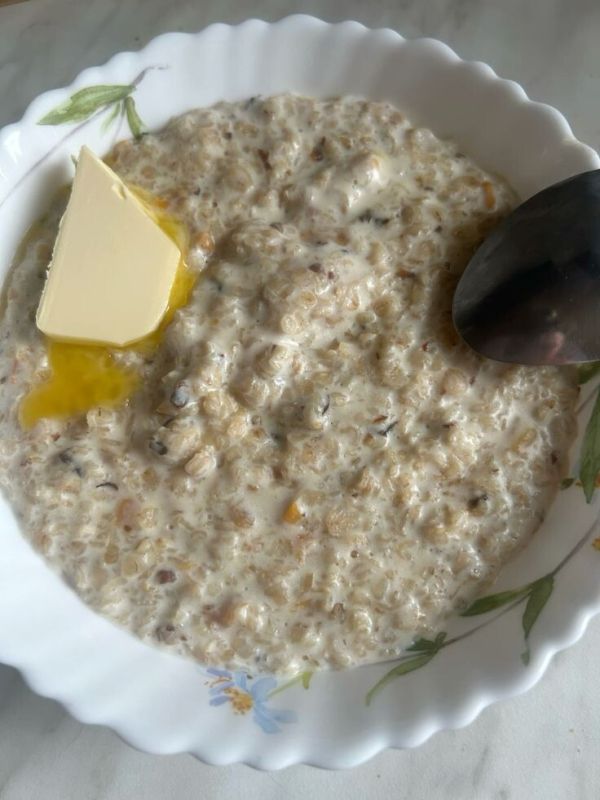 Почему каша на ужин может испортить ваш сон и здоровье после 50