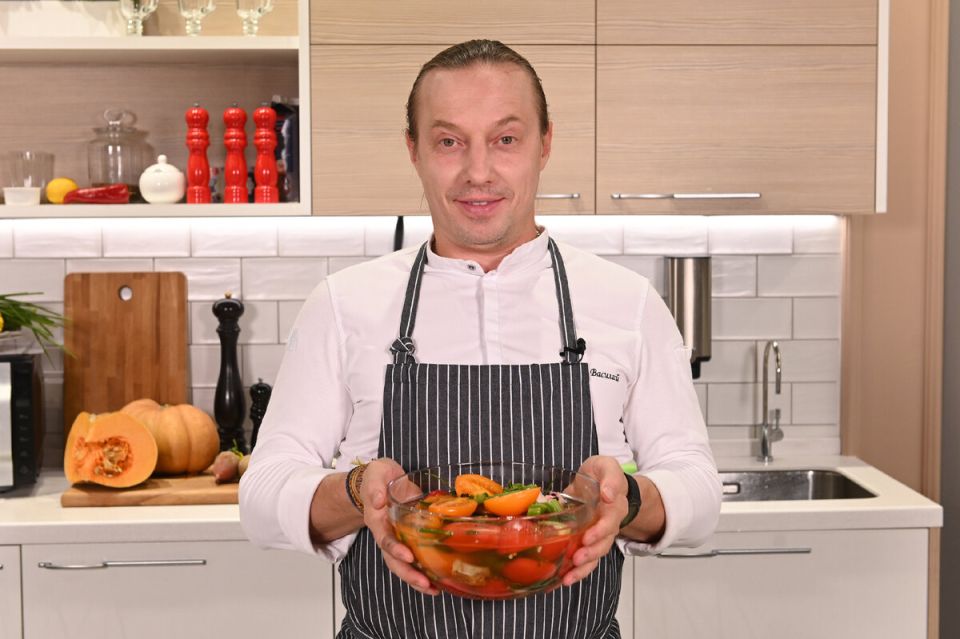 Малосольные томаты по рецепту шефа: насладитесь ярким вкусом лета