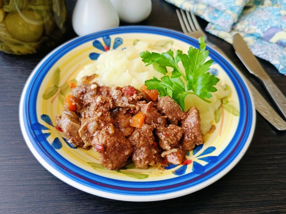 Тушеная оленина с овощами: отличный выбор для семейного ужина