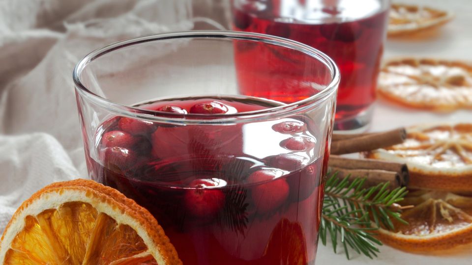 Замороженные ягоды точно не пропадут: побалуйте близких ароматным пуншем