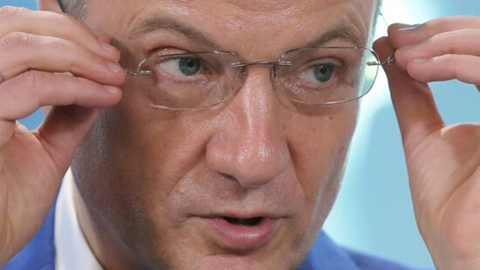 Клиенты Сбера голосуют рублем: массовое закрытие счетов создает волну недовольства