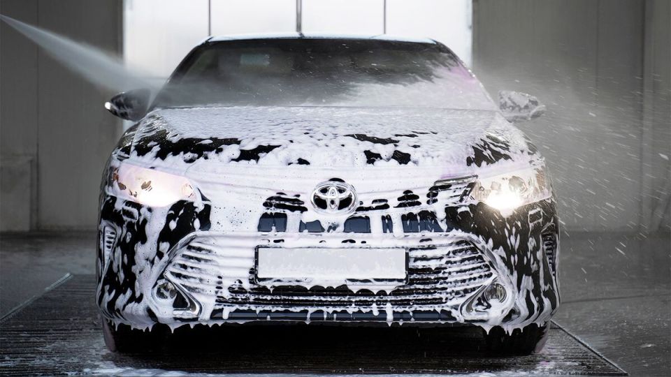 Опасность подручных средств: почему мыть машину фейри — не лучший выбор